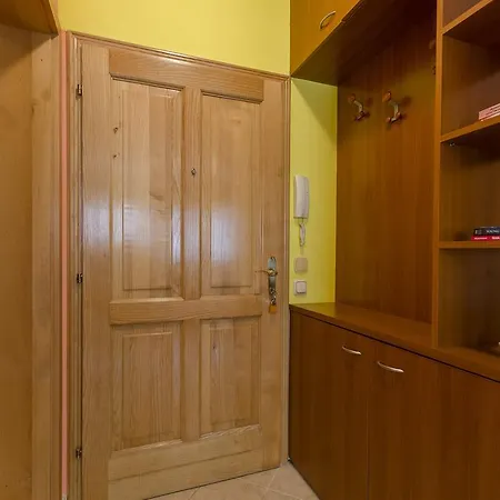 Zezy Apartman *